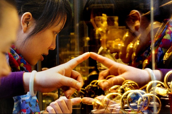 Gold seen booming in domestic market as price hits new low