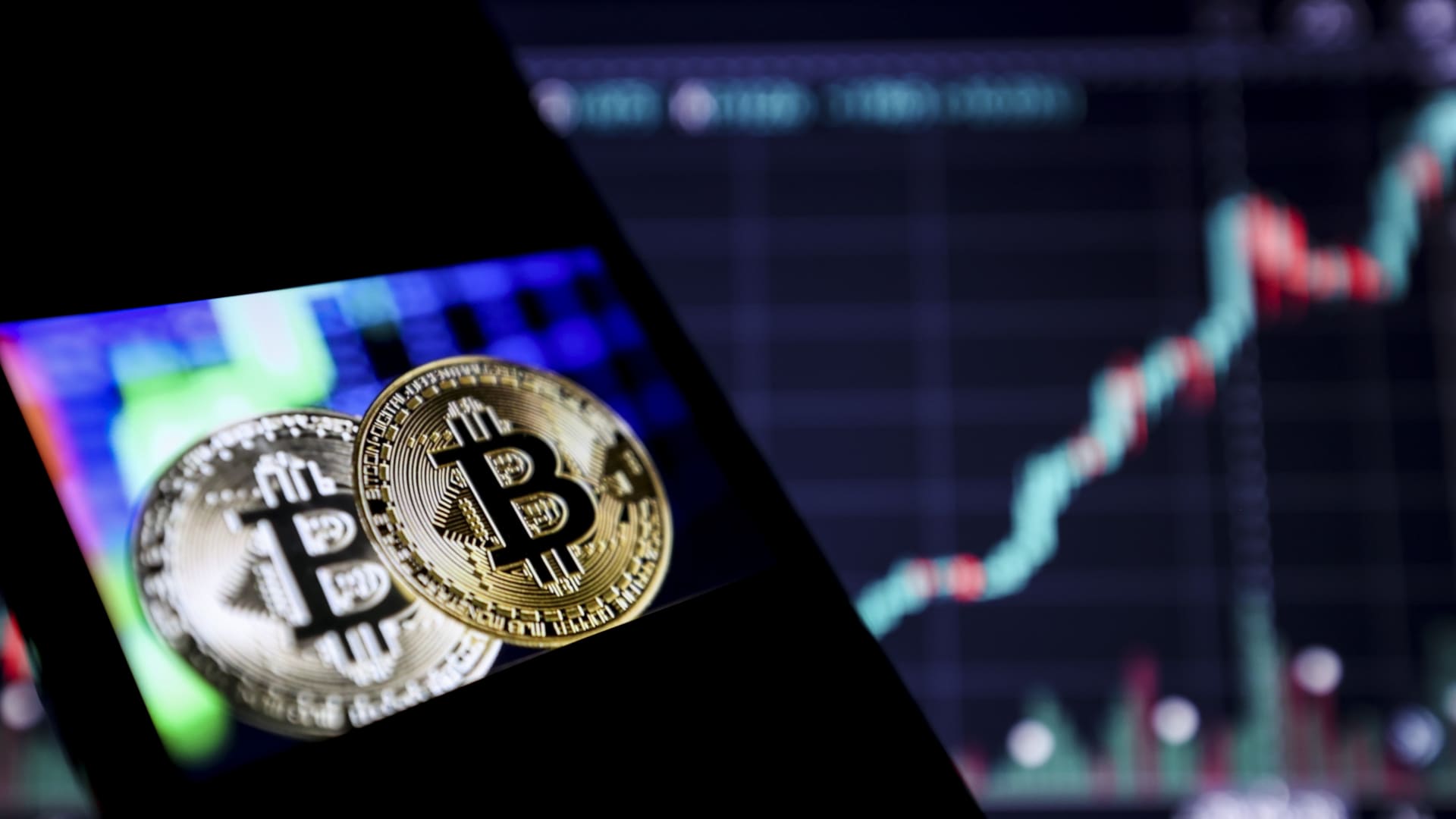 Bitcoin (BTC) tops $22,000, ethereum jumps as crypto market rallies