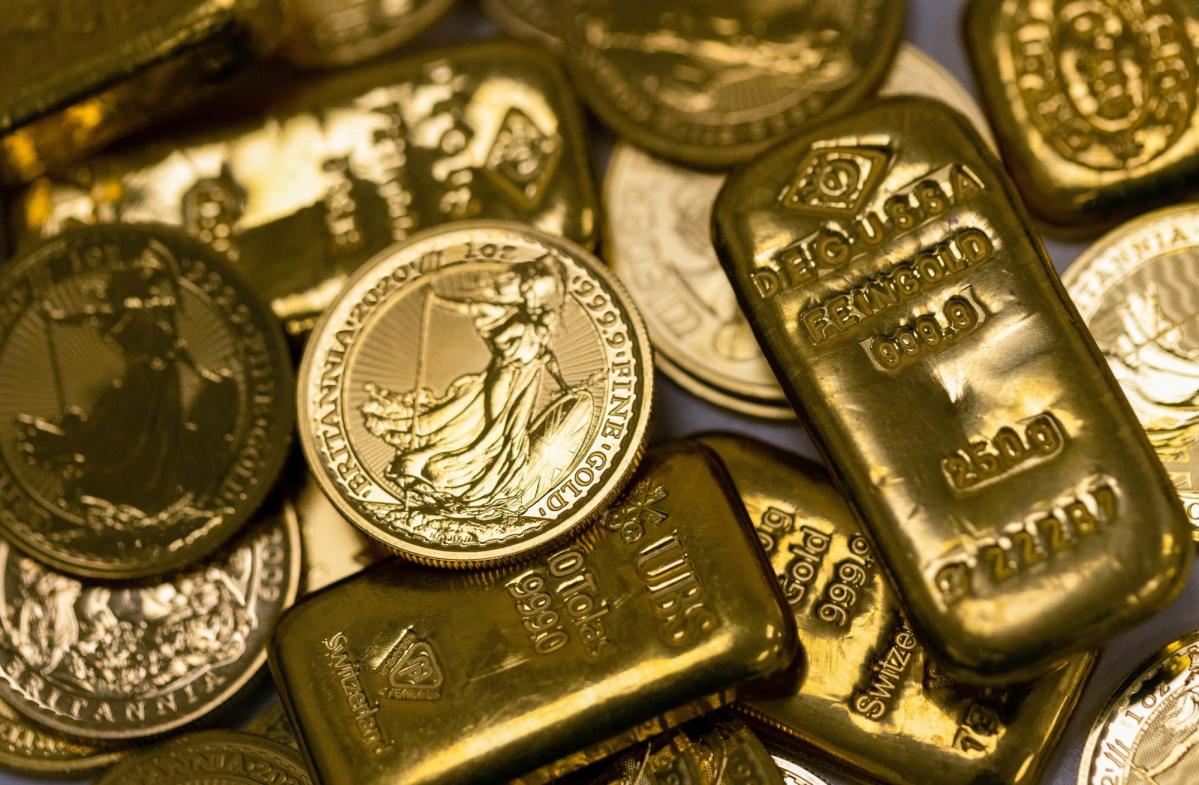 Gold Rebounds From Near 11-Month Low as Dollar Retreats