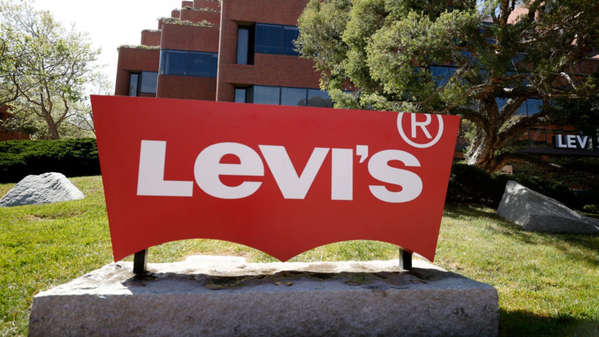 Levi Strauss hikes dividend as Q2 earnings exceed expectations