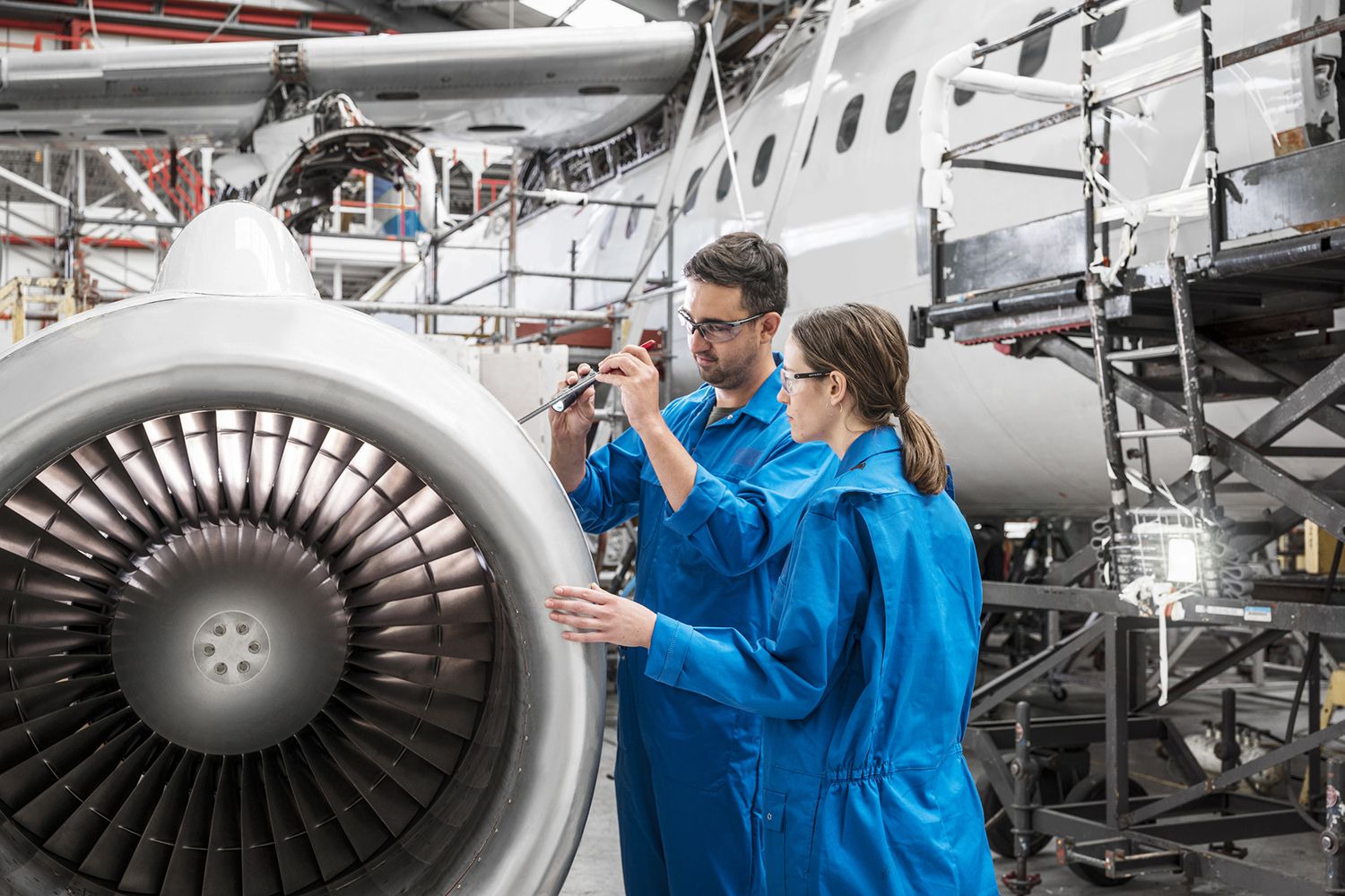 What are the Best Mutual Funds for Investing in the Aerospace Sector?