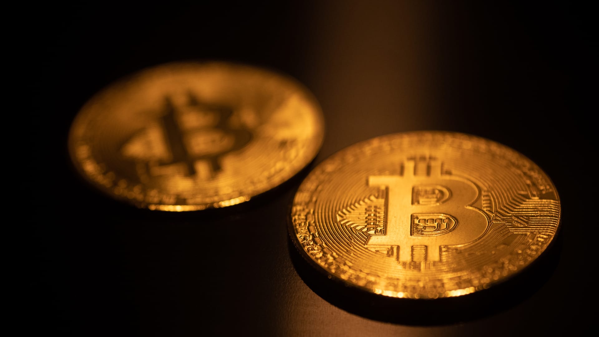 Bitcoin tops $25,000 for the first time since June before slipping