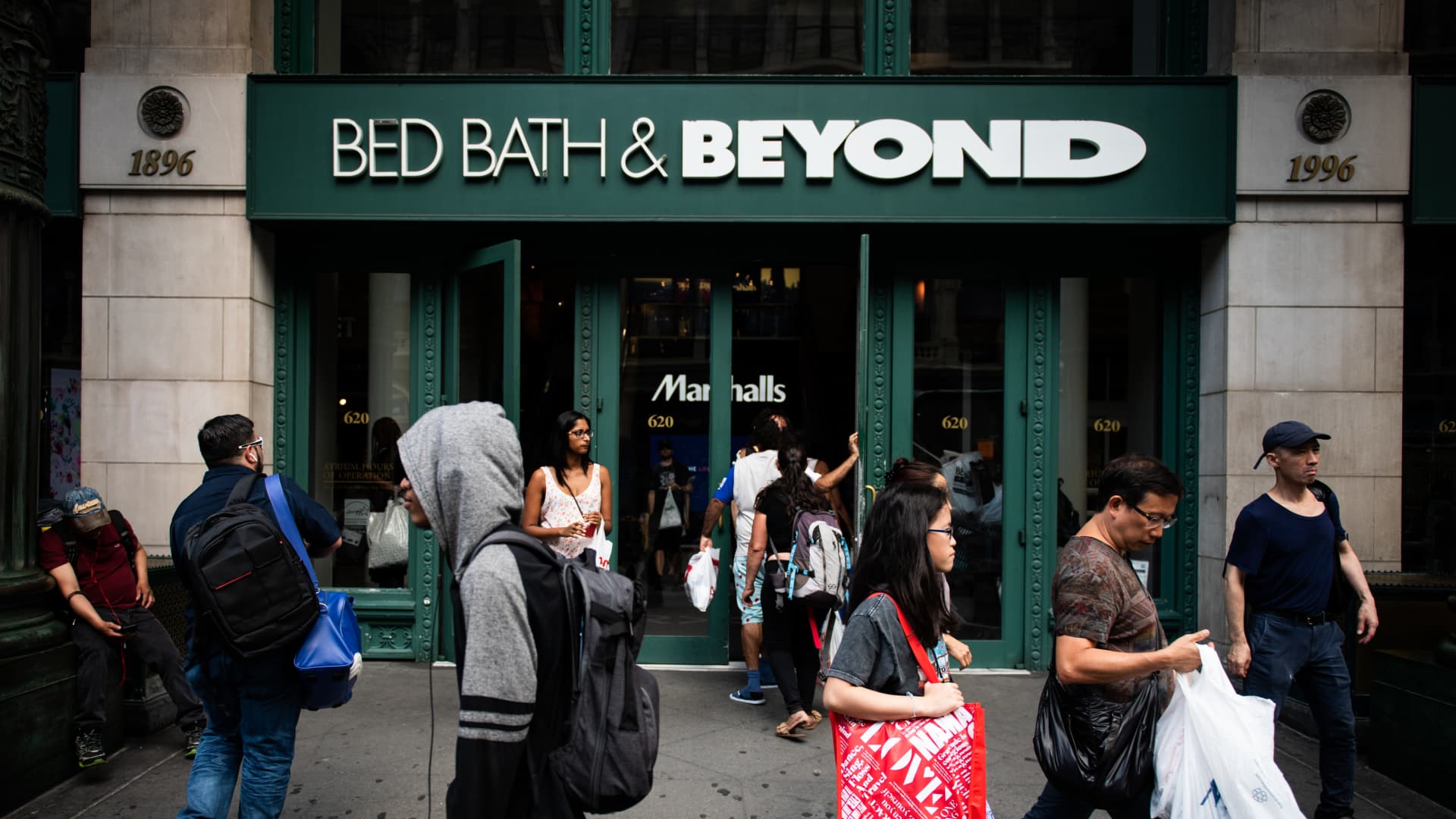 Investor Ryan Cohen completes planned sale of Bed Bath & Beyond stake, stock falls 40%
