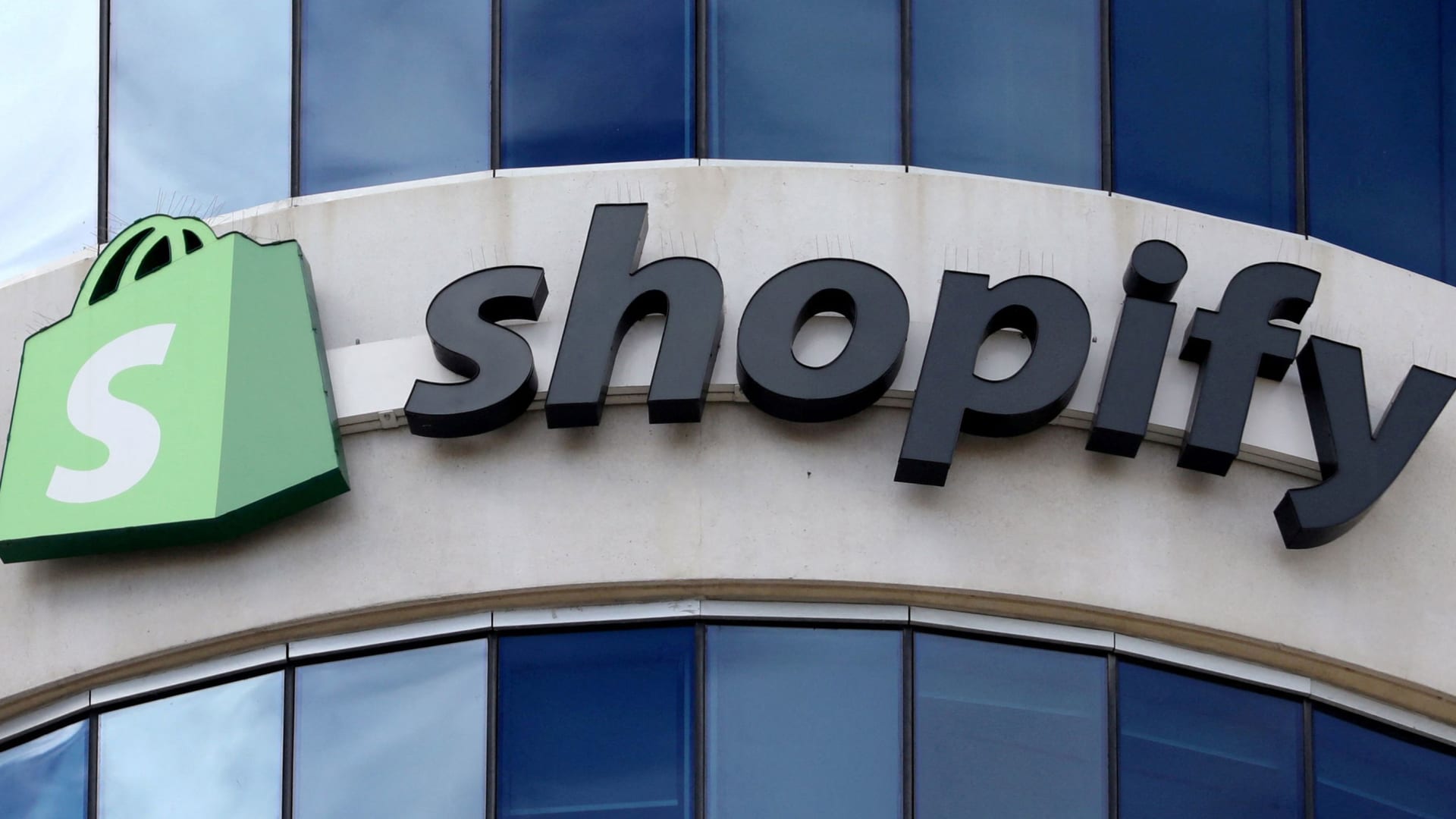 Shopify warns sellers against using Amazon's 'Buy With Prime' service