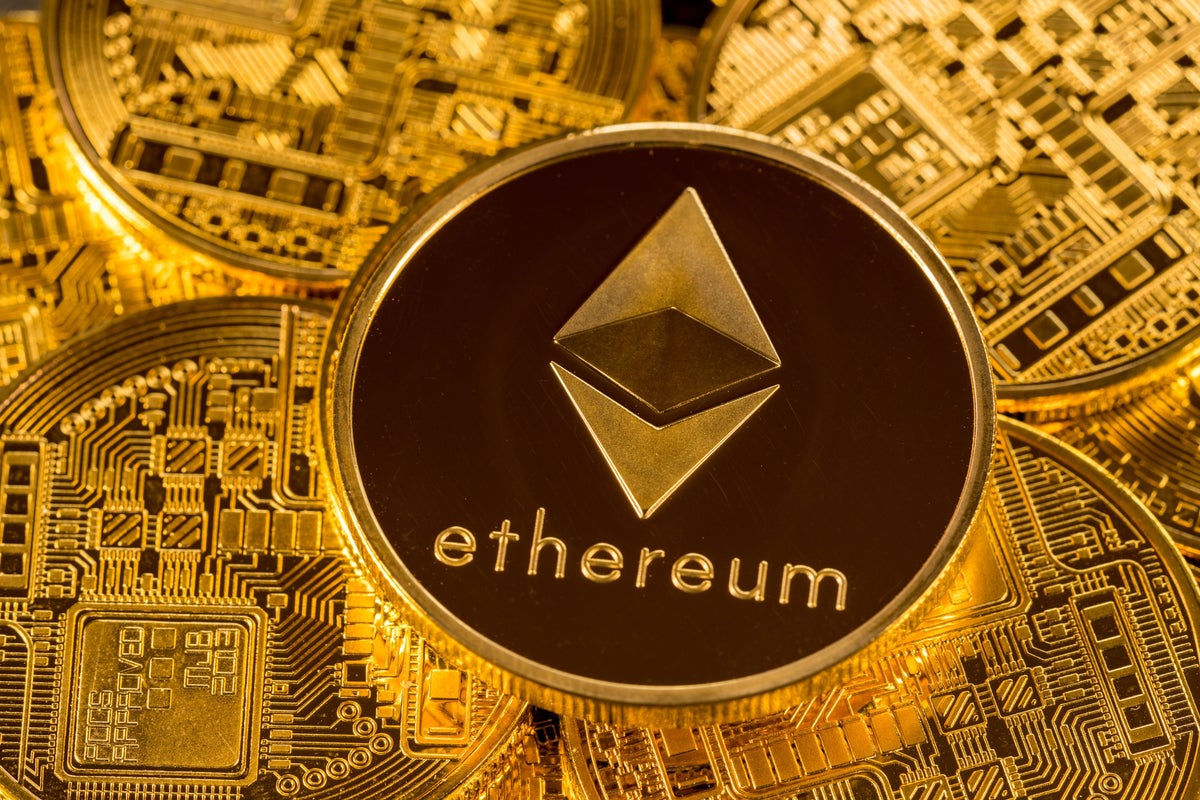 Ethereum Slides Below $1,300; Here Are The Top Crypto Movers For Monday - Bitcoin (BTC/USD), Algorand (ALGO/USD)