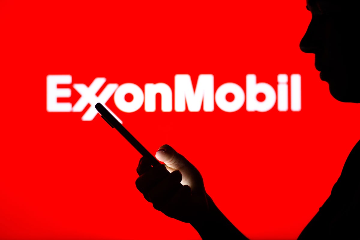 If You Invested $1,000 In Exxon Mobil Stock At Its COVID-19 Pandemic Low, Here's How Much You'd Have Now - Exxon Mobil (NYSE:XOM)