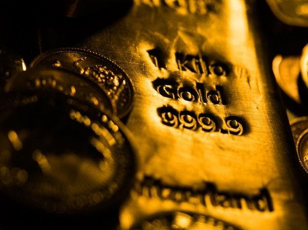 Gold prices slip to six-week low on robust dollar, rate-hike view