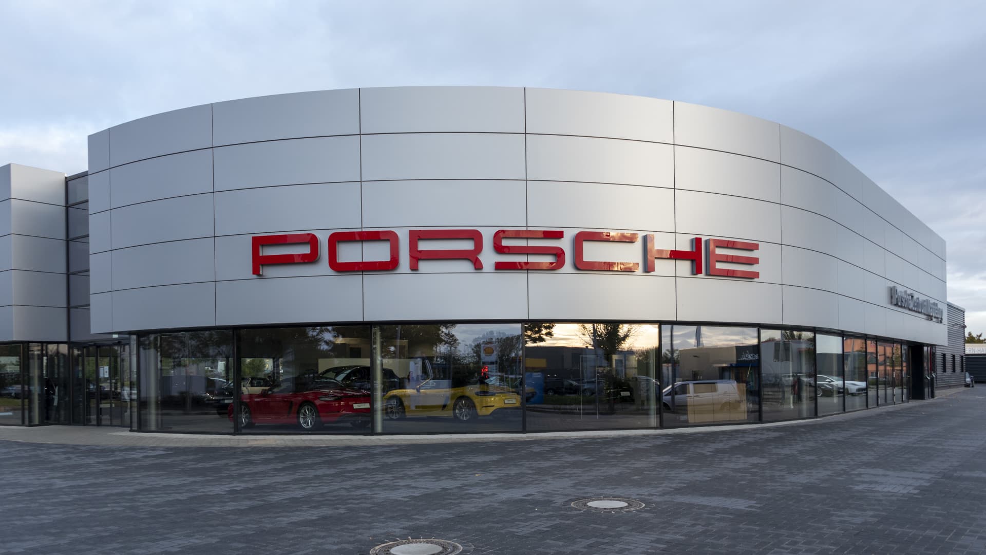 Volkswagen shares up slightly on Porsche's $70.1 billion to $75.1 billion valuation
