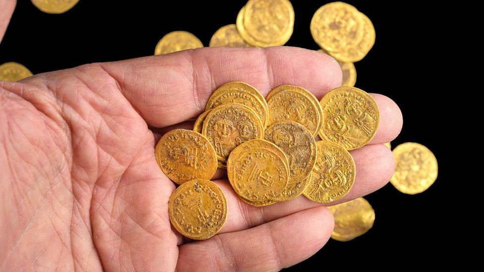 These Gold Coins Were Stashed in a Stone Wall Nearly 1,400 Years Ago | Smart News