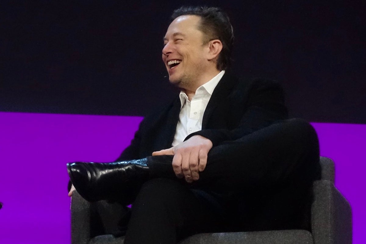 Elon Musk Goes After Twitter Verified Profiles — Will You Pay $20 A Month For A 'Blue Badge?' - Tesla (NASDAQ:TSLA)
