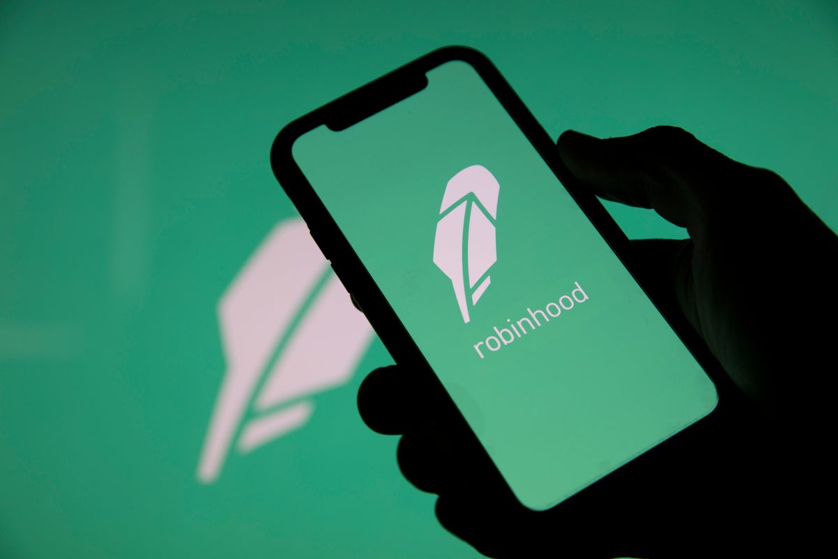 Robinhood Launches Cash Sweep Account — Here’s How To Sign Up - Robinhood Markets (NASDAQ:HOOD)