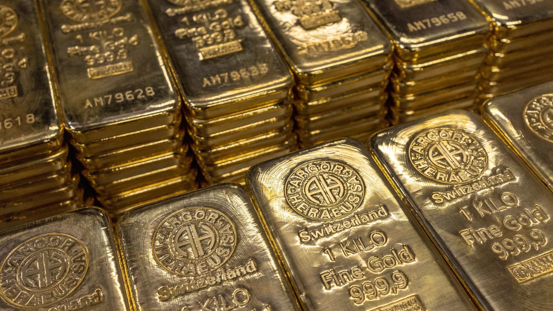 Gold bound for best month in over 2 years; focus on Powell speech