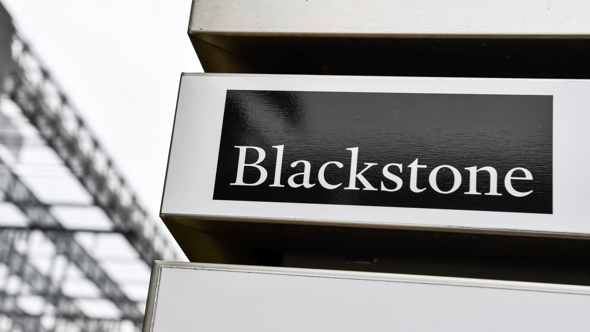 Blackstone chief defends real estate fund amid rush for withdrawals