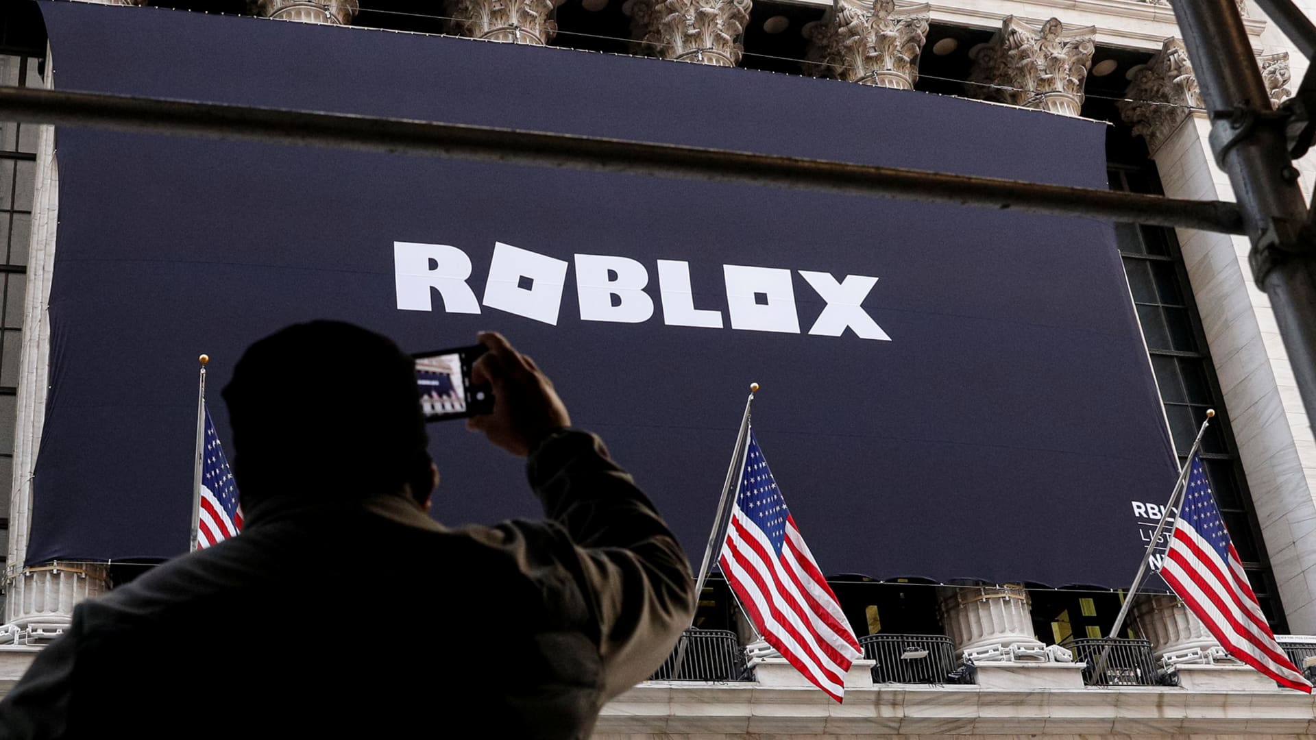 Roblox stock sinks after November update shows slowing growth