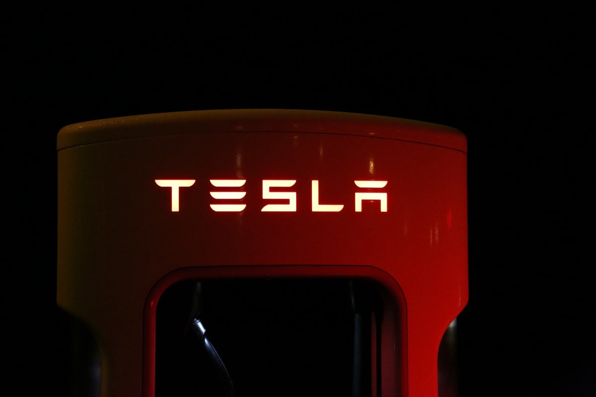 Tesla No Longer A 'Top 10' Holding In EV Fund Due To Competition, Musk's Twitter